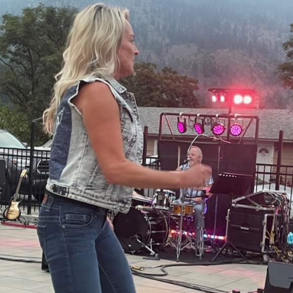 Meet your Posher, Camille - Picture 4 of 7